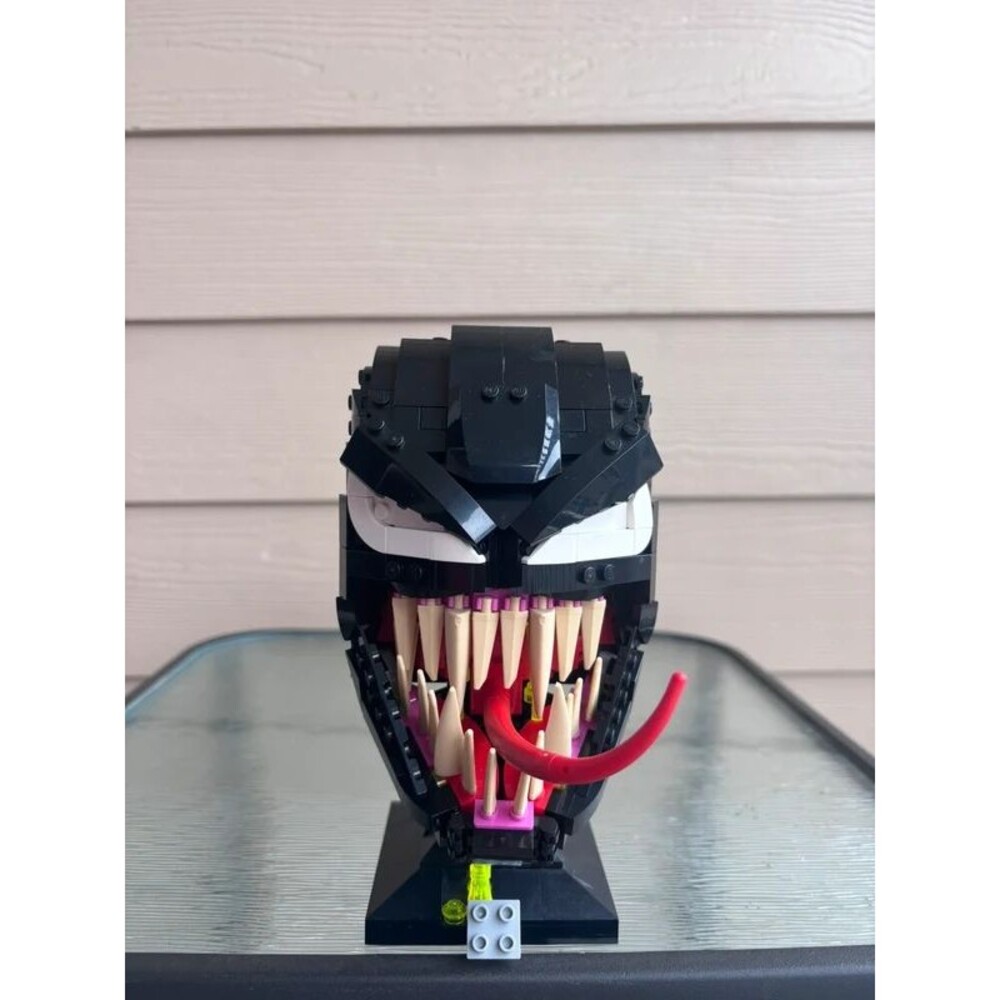 Lego Marvel Spider-Man Venom Bust